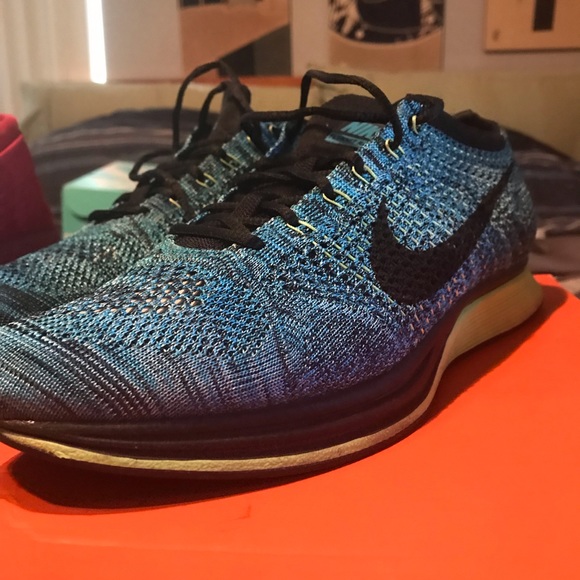 Nike Flyknit Racers - Picture 3 of 4